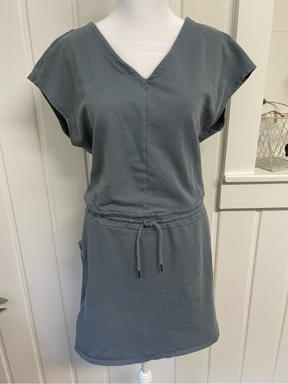 Patagonia Organic Cotton Roaming Dress Medium Plume Grey V Neck Cutout Back